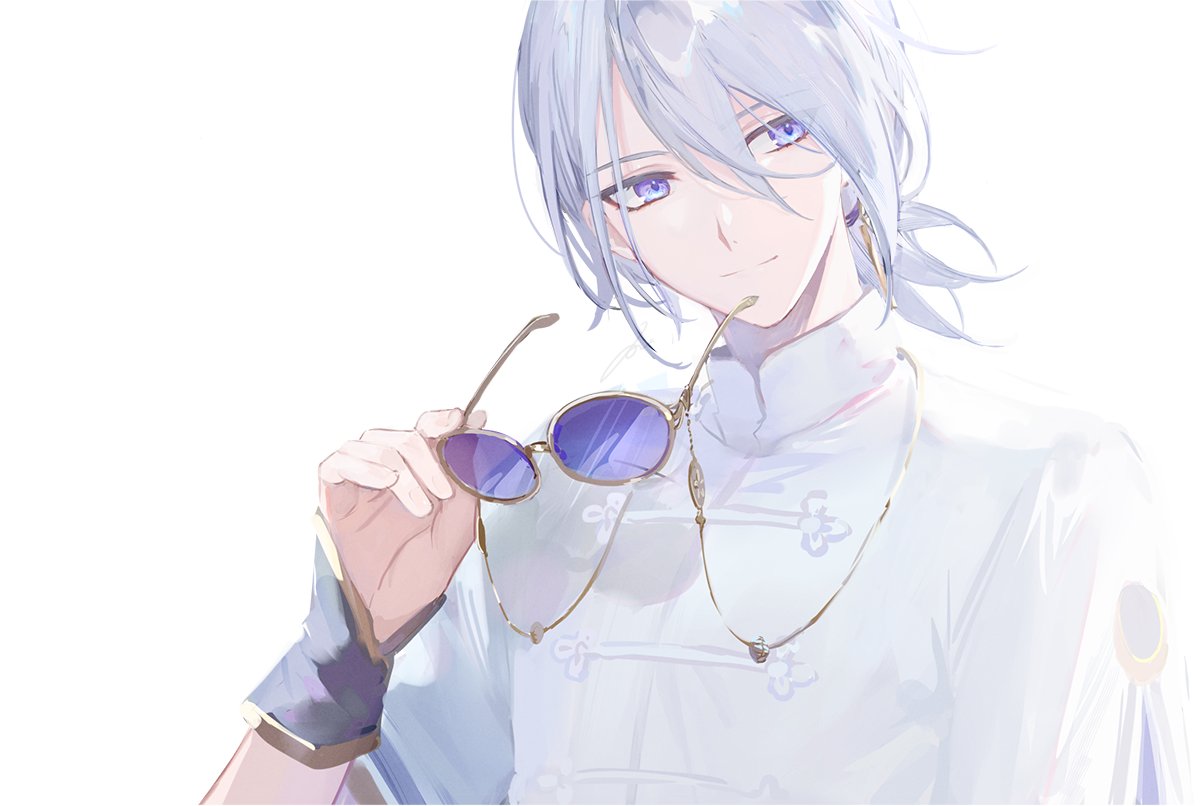 1boy blue_eyes chinese_clothes closed_mouth fate/grand_order fate_(series) hand_up holding holding_eyewear hou_(ppo) male_focus ponytail prince_of_lan_ling_(fate) round_eyewear shirt short_hair simple_background smile solo sunglasses upper_body white_background white_hair white_shirt wrist_cuffs