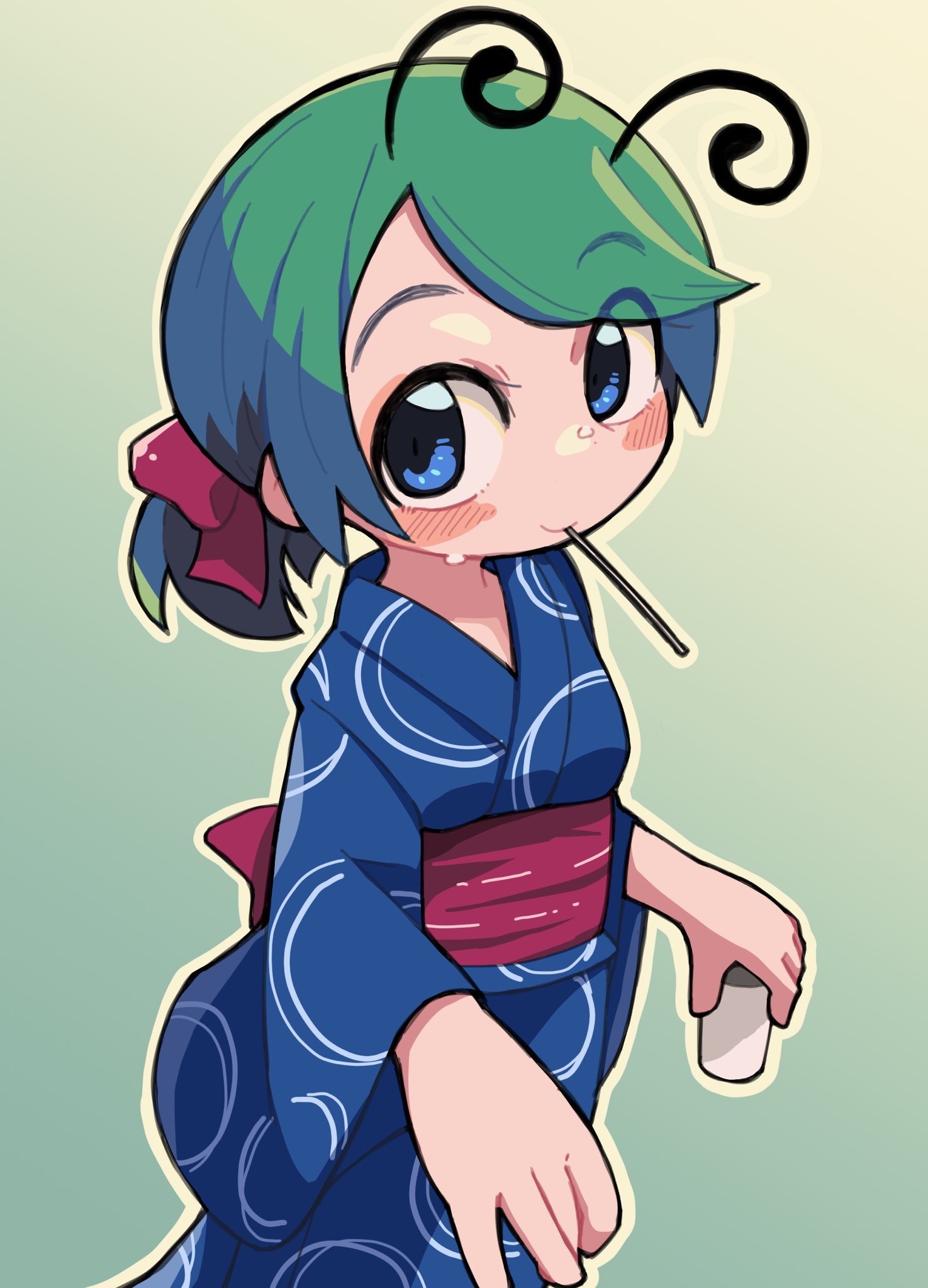 1girl alternate_costume antennae blue_eyes blue_kimono blush bow breasts closed_mouth commentary_request cowboy_shot cup gradient_background green_background green_hair hair_bow highres holding holding_cup japanese_clothes kimono long_sleeves looking_at_viewer low_ponytail medium_bangs mouth_hold obi red_bow red_sash sash short_hair short_ponytail small_breasts smile solo swept_bangs touhou ugif wriggle_nightbug