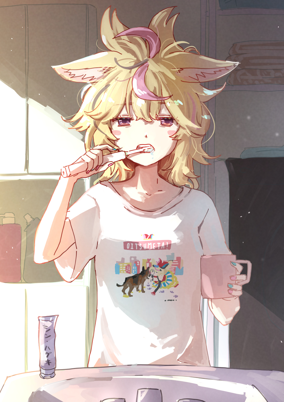 1girl alternate_hairstyle animal_ear_fluff animal_ears aqua_nails bathroom black_hair blonde_hair blush_stickers brushing_teeth commentary cup day faucet fox_ears fox_girl half-closed_eyes hands_up highres holding holding_cup holding_toothbrush hololive indoors jitome light_particles long_hair looking_at_viewer messy_hair morning multicolored_hair nail_polish omaru_polka open_mouth pink_hair pink_nails print_shirt shirt short_sleeves sink sleepy solo standing streaked_hair sunlight t-shirt toothbrush toothbrush_in_mouth toothpaste towel upper_body violet_eyes virtual_youtuber waking_up white_shirt yami_ara
