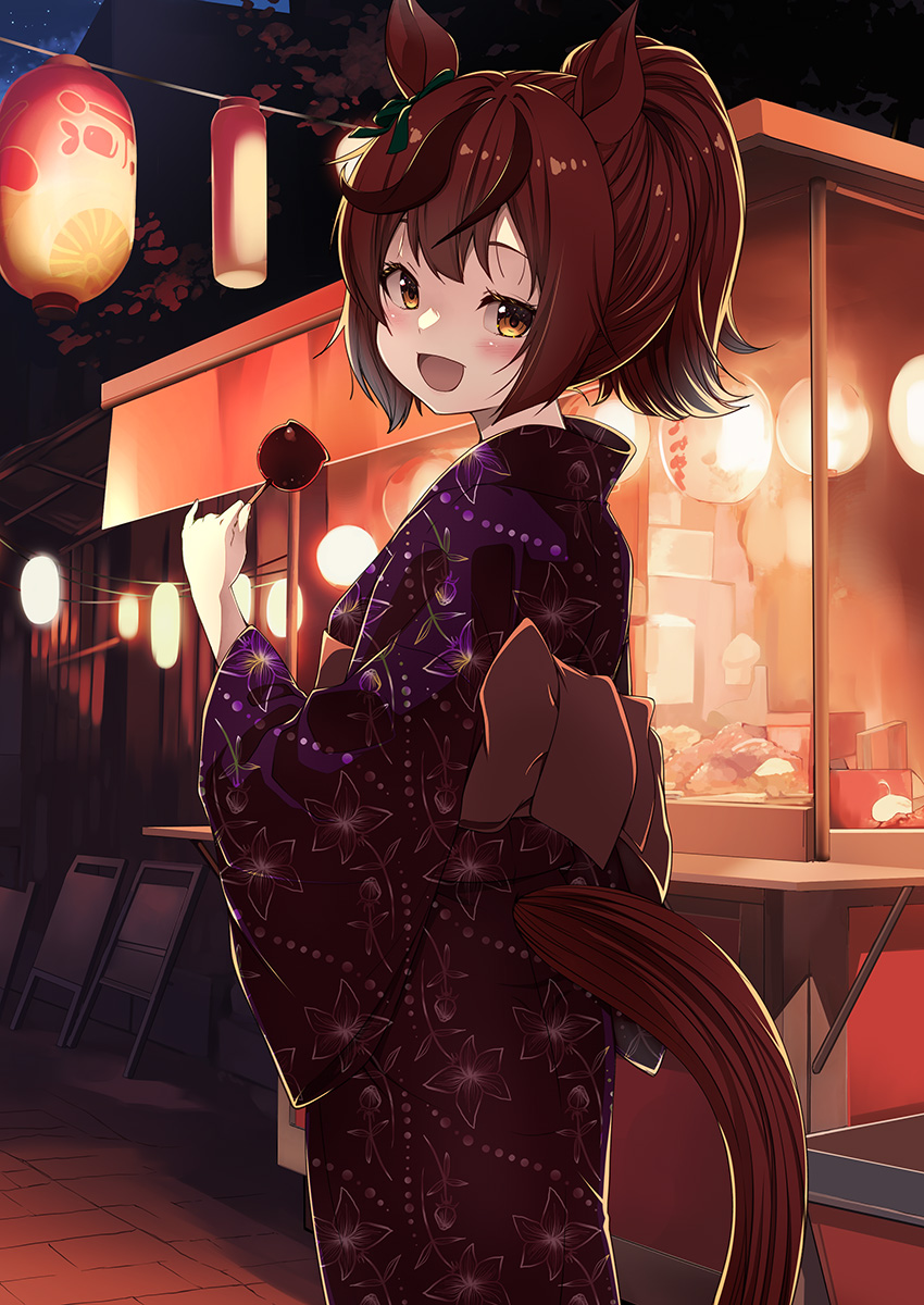 1girl animal_ears blush brown_hair brown_kimono candy_apple commentary_request ear_ornament floral_print food highres holding holding_food horse_ears horse_girl horse_tail japanese_clothes kimono kouji_(campus_life) lantern long_sleeves medium_hair nice_nature_(umamusume) open_mouth paper_lantern print_kimono redhead smile solo tail umamusume wide_sleeves yellow_eyes yukata