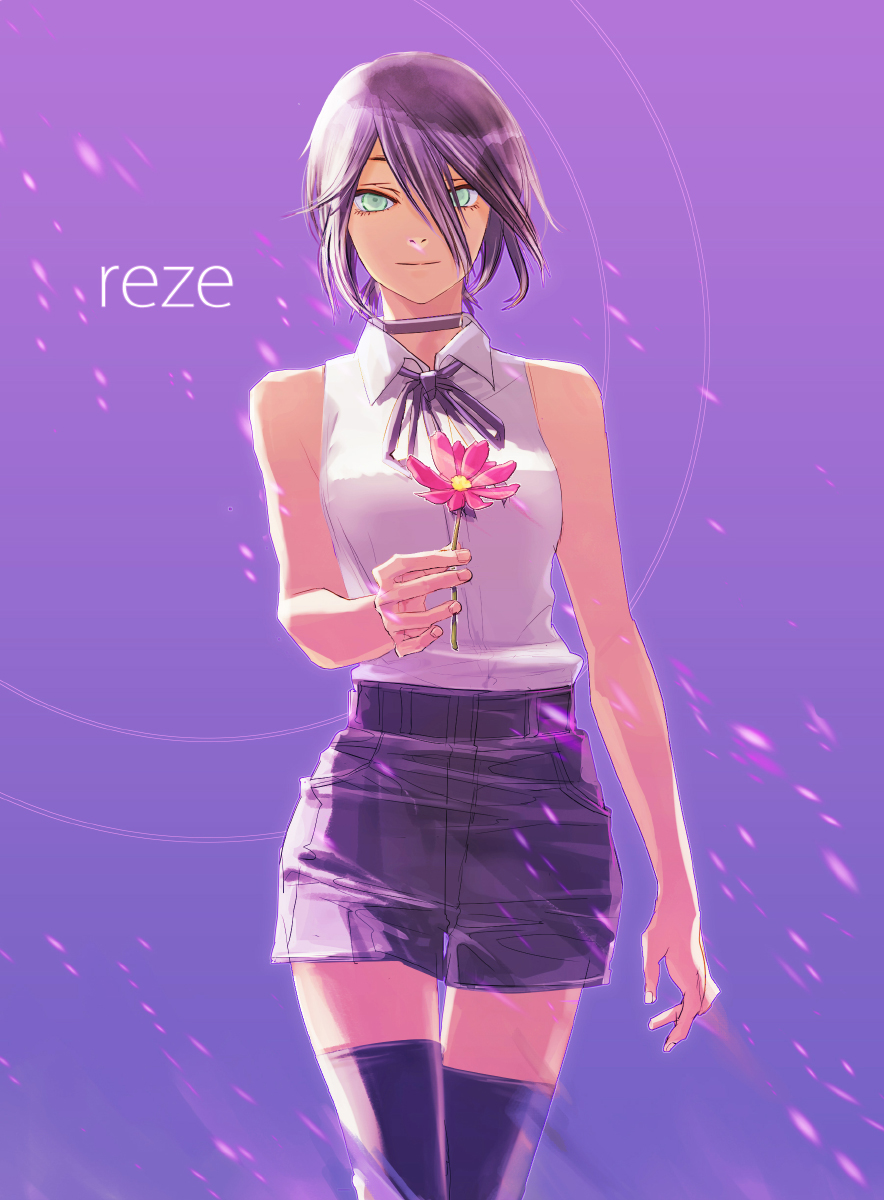 1girl bing_(gomatora5656) black_choker black_thighhighs chainsaw_man character_name choker collared_shirt commentary_request flower green_eyes hair_between_eyes highres looking_at_viewer pink_flower purple_background purple_hair purple_theme reze_(chainsaw_man) shirt short_hair sleeveless sleeveless_shirt solo thigh-highs white_shirt