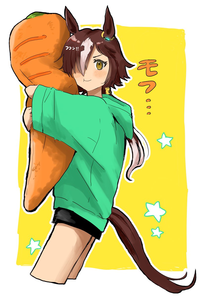 1girl :t alternate_costume animal_ears black_shorts blush brown_hair closed_mouth cropped_legs from_side green_hoodie hair_over_one_eye highres hood hood_down hoodie horse_ears horse_girl horse_tail long_hair looking_at_viewer looking_to_the_side low_ponytail multicolored_hair object_hug samedonburi short_shorts shorts smile solo streaked_hair stuffed_carrot tail umamusume vodka_(umamusume) yellow_eyes