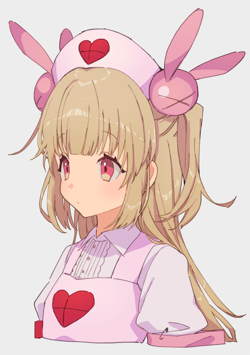 &gt;_&lt; 1girl apron blonde_hair blush center_frills closed_mouth collared_dress commentary_request cropped_torso dress frills grey_background hair_ornament hat heart heart_print highres long_hair natori_sana nurse_cap pink_apron pink_headwear puffy_short_sleeves puffy_sleeves rabbit_hair_ornament red_eyes safety_pin sana_channel short_sleeves simple_background solo twintails two_side_up upper_body virtual_youtuber white_dress zumi_tiri