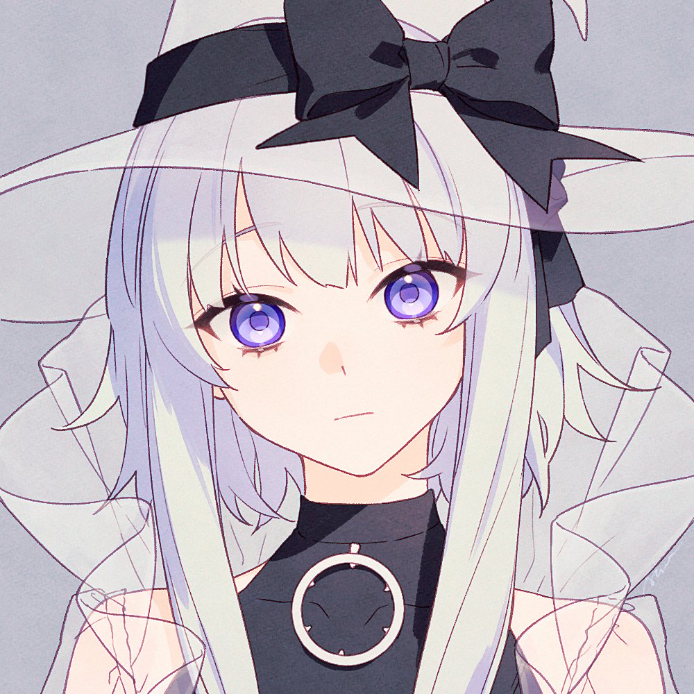 1girl aluce black_bow black_shirt blue_eyes bow closed_mouth expressionless grey_background grey_hair hair_between_eyes looking_at_viewer original shirt sidelocks simple_background solo transparent_headwear upper_body
