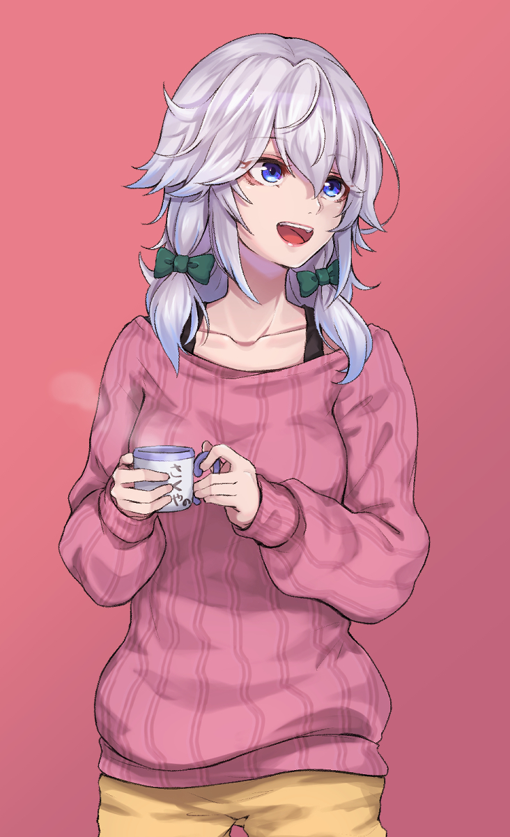 1girl :d blue_eyes bow bra_strap collarbone commentary_request cowboy_shot cup green_bow grey_hair hair_bow highres holding holding_cup izayoi_sakuya long_hair long_sleeves open_mouth pink_background pink_sweater re_(re_09) ribbed_sweater simple_background smile solo standing sweater touhou