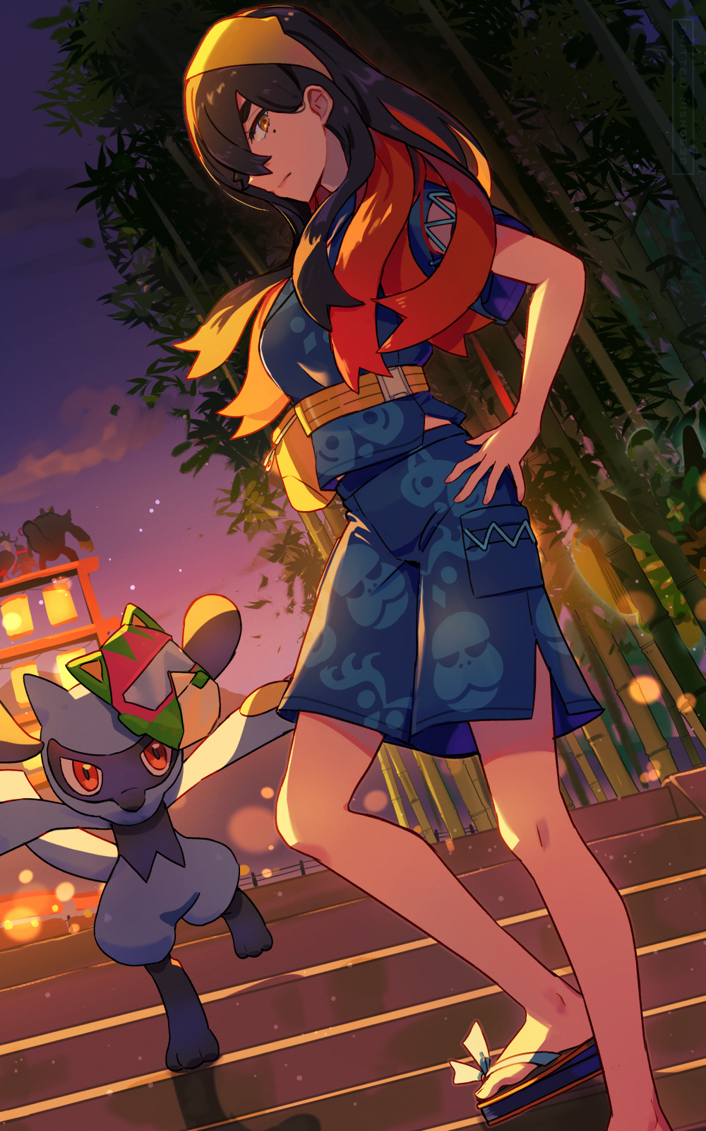 1girl black_hair blue_shirt blue_shorts carmine_(pokemon) closed_mouth clouds commentary_request hairband hand_on_own_hip highres hsin knees long_hair looking_at_viewer mask mole mole_under_eye multicolored_hair night orange_eyes outdoors pokemon pokemon_(creature) pokemon_(game) pokemon_sv riolu sandals shirt short_sleeves shorts sky stairs standing yellow_hairband