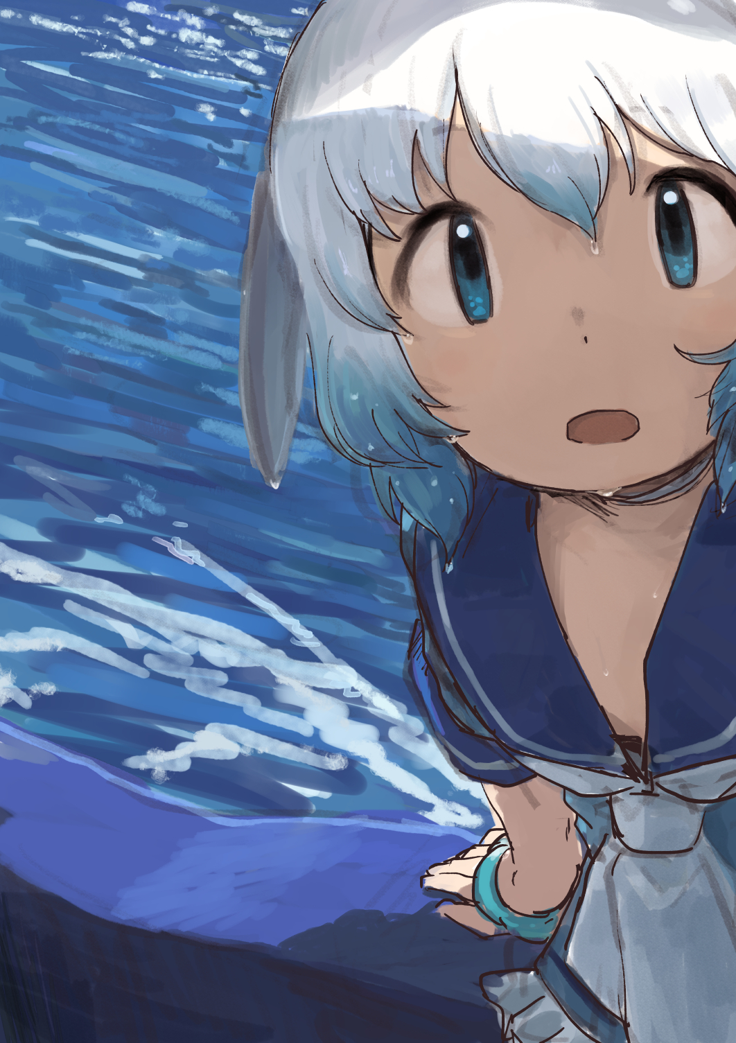 1girl arm_support blue_hair blue_sailor_collar blue_wristband common_bottlenose_dolphin_(kemono_friends) dolphin_girl fins head_fins highres kemono_friends looking_at_viewer multicolored_hair ocean open_mouth rumenia_(ao2is) sailor_collar solo water wet white_hair wristband