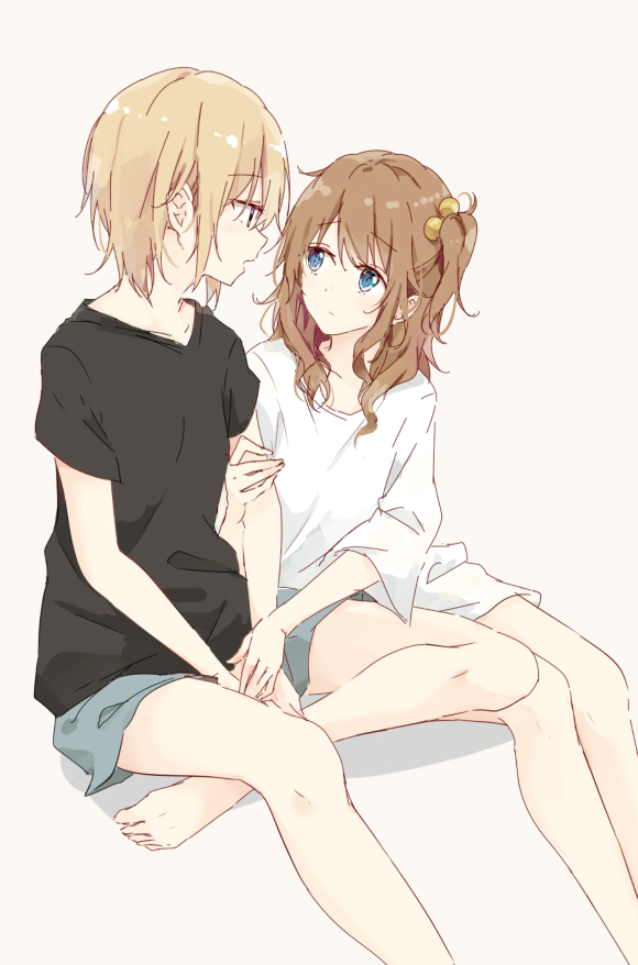 2girls barefoot black_shirt blonde_hair blue_eyes blue_shorts brown_hair feet_out_of_frame holding_another's_arm looking_at_another medium_hair multiple_girls one_side_up original oversized_clothes shiina_kuro shirt short_hair shorts simple_background sitting white_background white_shirt
