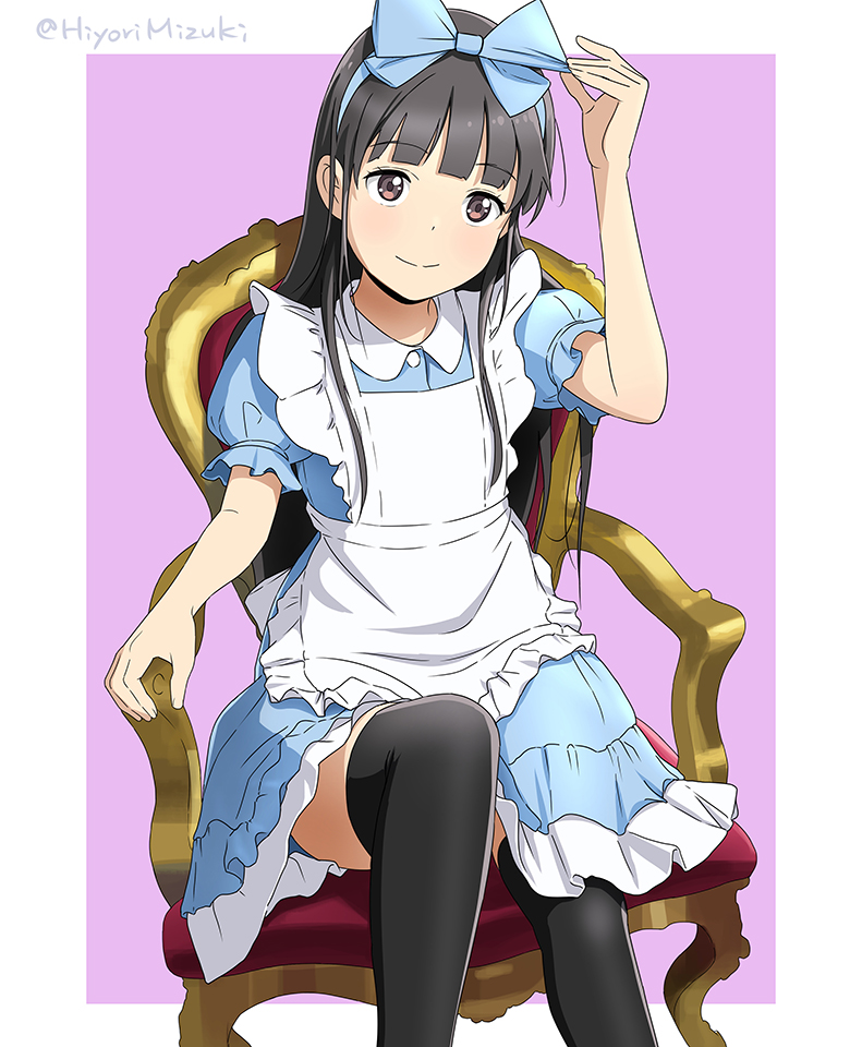 1girl alice_(alice_in_wonderland) alice_(alice_in_wonderland)_(cosplay) alice_in_wonderland apron armchair black_hair black_thighhighs blue_dress blue_hairband blush bow_hairband brown_eyes chair commentary_request cosplay dress hairband hiyori_mizuki long_hair looking_at_viewer original puffy_short_sleeves puffy_sleeves short_sleeves sitting smile solo thigh-highs white_apron