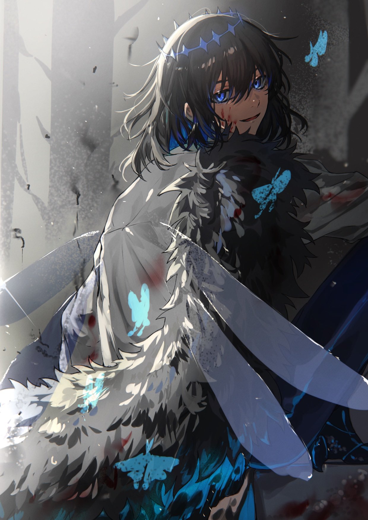 1boy arthropod_limbs black_hair blood blood_on_clothes blood_on_face blue_butterfly blue_eyes bug butterfly cape cloak crown dark diamond_hairband dragonfly_wings fate/grand_order fate_(series) fur-trimmed_cape fur-trimmed_cloak fur_trim glowing_butterfly highres looking_at_viewer looking_back male_focus medium_hair miroku_(butuzo33) oberon_(third_ascension)_(fate) solo tree wing_cape