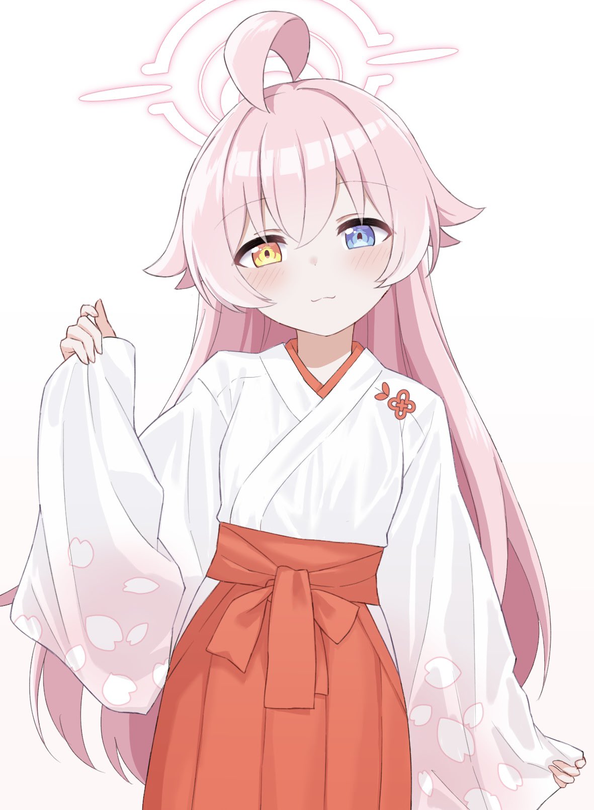 1girl :3 alternate_costume blue_archive blue_eyes closed_mouth commentary_request hair_flaps hakama halo hand_up heterochromia highres hoshino_(blue_archive) japanese_clothes kimono long_hair long_sleeves petal_print pink_hair pink_halo red_hakama sanz_zzz simple_background sleeves_past_wrists smile solo upper_body white_background white_kimono wide_sleeves yellow_eyes