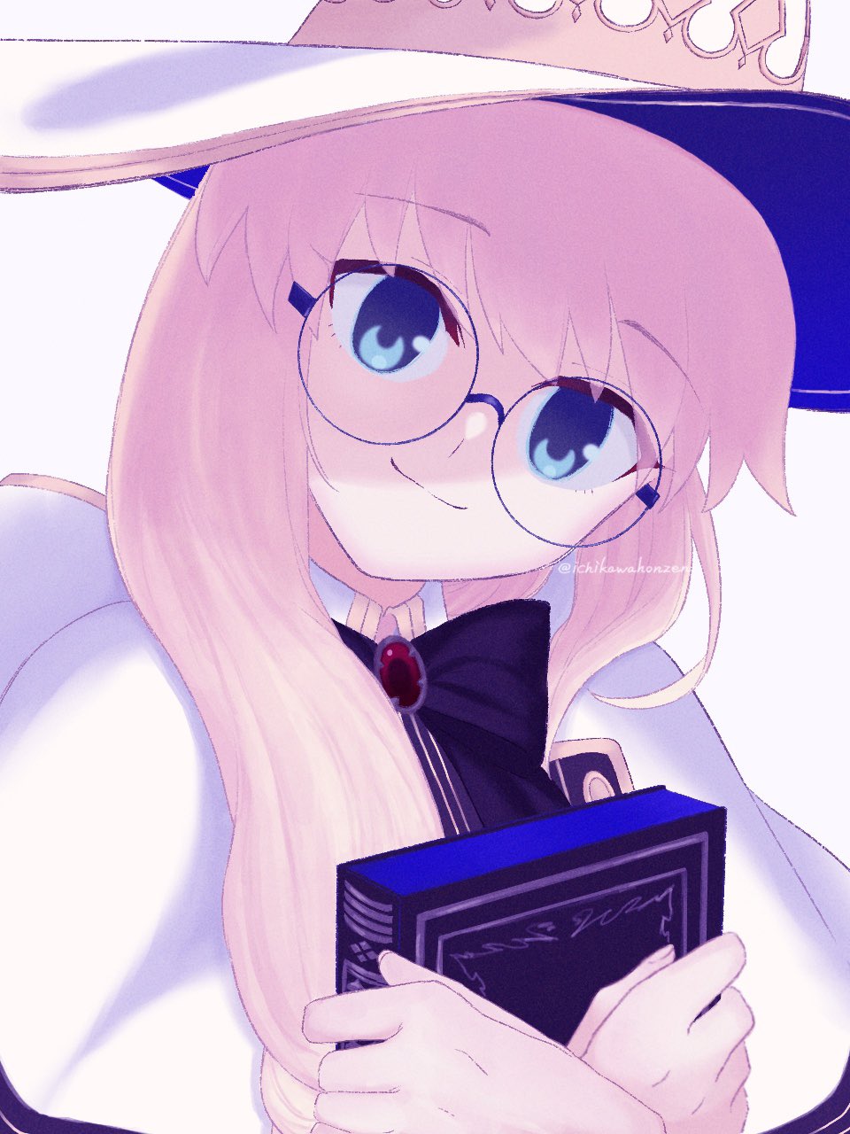 1girl blonde_hair blue_eyes book bow bowtie brooch cloak commentary_request fate/grand_order fate_(series) glasses hat highres holding holding_book ichikawahonzen jewelry long_hair looking_at_viewer round_eyewear simple_background smile solo tonelico_(fate) tonelico_(first_ascension)_(fate) upper_body white_background white_cloak witch_hat
