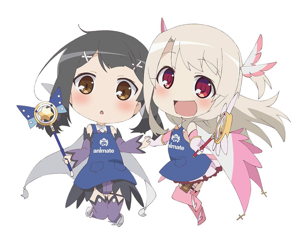 2girls :d animate_(company) apron bare_shoulders black_hair blonde_hair blue_apron blush boots brown_eyes cape chibi commentary_request detached_sleeves dress elbow_gloves fate/kaleid_liner_prisma_illya fate_(series) feather_hair_ornament feathers full_body gloves hair_ornament hairclip holding holding_wand illyasviel_von_einzbern kaleidostick long_hair long_sleeves magical_girl magical_ruby magical_sapphire miyu_edelfelt multiple_girls official_art open_mouth pink_dress pink_footwear pink_sleeves prisma_illya purple_sleeves purple_thighhighs red_eyes simple_background smile thigh-highs thigh_boots wand weapon white_background white_cape x_hair_ornament zettai_ryouiki