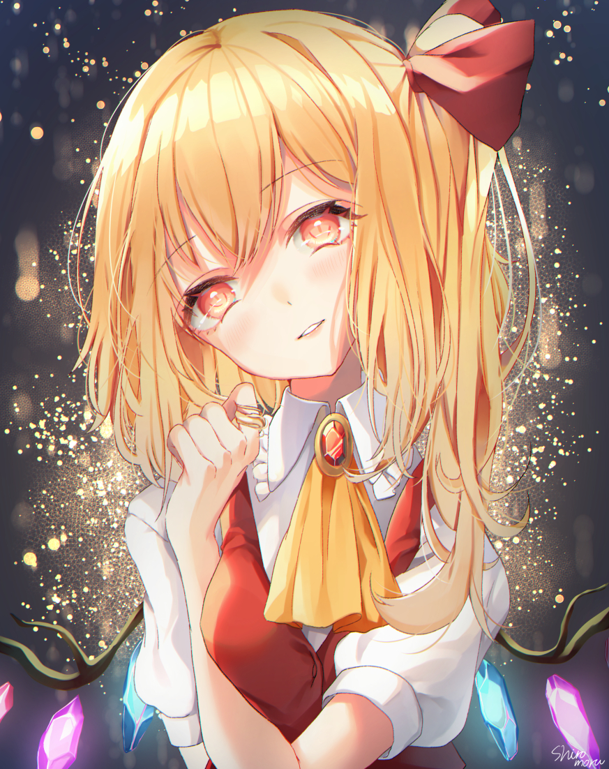 1girl ascot backlighting blonde_hair bow breasts brooch collared_shirt crystal flandre_scarlet frilled_shirt_collar frills glowing glowing_wings grey_background hair_between_eyes hair_bow head_tilt jewelry looking_at_viewer medium_hair multicolored_wings no_headwear one_side_up parted_lips puffy_short_sleeves puffy_sleeves red_bow red_brooch red_eyes red_vest shiromoru_(yozakura_rety) shirt short_sleeves simple_background small_breasts solo touhou upper_body vest white_shirt wings yellow_ascot