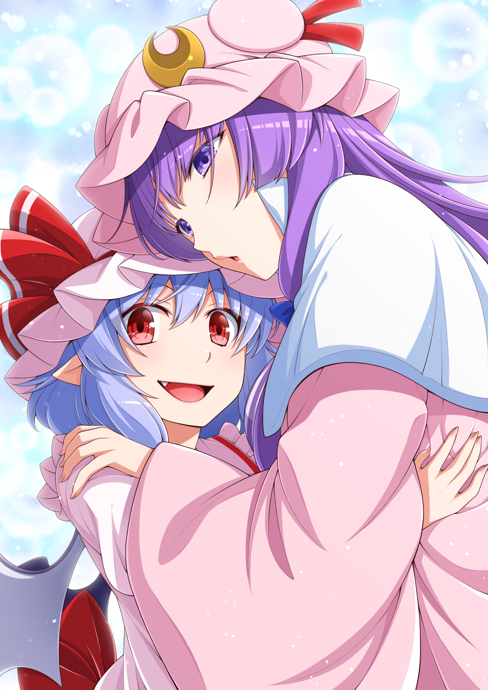 2girls :o bat_wings blue_hair capelet commentary_request crescent crescent_hair_ornament eichi_yuu fang hair_ornament hat hat_ribbon height_difference highres hug long_hair mob_cap multiple_girls open_mouth patchouli_knowledge purple_hair red_eyes red_ribbon remilia_scarlet ribbon robe short_hair smile touhou upper_body violet_eyes wide_sleeves wings