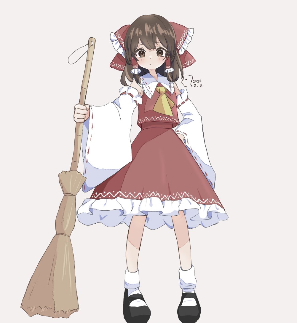 1girl :/ ascot bare_shoulders bobby_socks bow breasts broom brown_eyes brown_hair commentary_request detached_sleeves double-parted_bangs frilled_bow frilled_hair_tubes frilled_shirt_collar frills grey_background hair_bow hair_tubes hakurei_reimu hand_on_own_hip holding holding_broom long_hair long_sleeves looking_at_viewer mary_janes moaixiang59173 petticoat red_skirt red_vest shoes simple_background skirt skirt_set small_breasts socks solo standing touhou vest wide_sleeves yellow_ascot