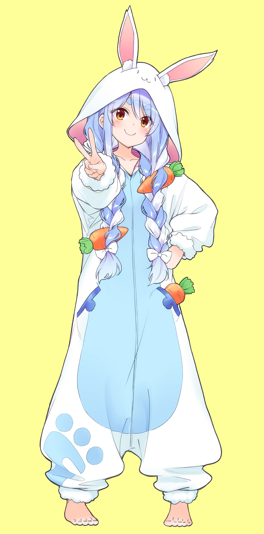alternate_costume animal_ear_fluff animal_ears barefoot blue_hair bow braid carrot_hair_ornament carrot_in_pocket collarbone commentary_request extra_ears food-themed_hair_ornament food_in_pocket full_body hair_between_eyes hair_bow hair_ornament hakui_ami hand_on_own_hip highres hikimayu hololive hood hood_up legs_apart long_hair looking_at_viewer low_twin_braids multicolored_hair onesie parted_hair rabbit_ears rabbit_girl red_eyes short_eyebrows simple_background smile standing swept_bangs thick_eyebrows twin_braids two-tone_hair usada_pekora v virtual_youtuber white_bow white_hair yellow_background