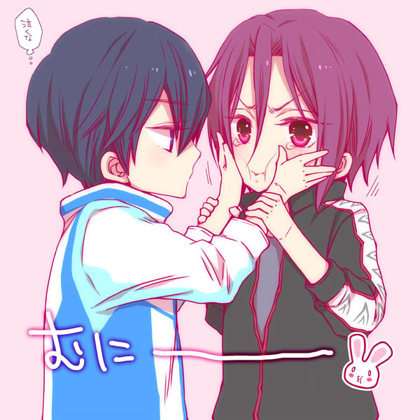 2boys black_hair black_jacket blue_jacket cheek_squash chibi closed_mouth eye_contact free! hair_between_eyes hands_on_another's_cheeks hands_on_another's_face hands_on_another's_wrists jacket long_sleeves looking_at_another male_focus matsuoka_rin mishima_kazuhiko multiple_boys nanase_haruka_(free!) pink_background purple_hair rabbit short_hair simple_background translation_request violet_eyes