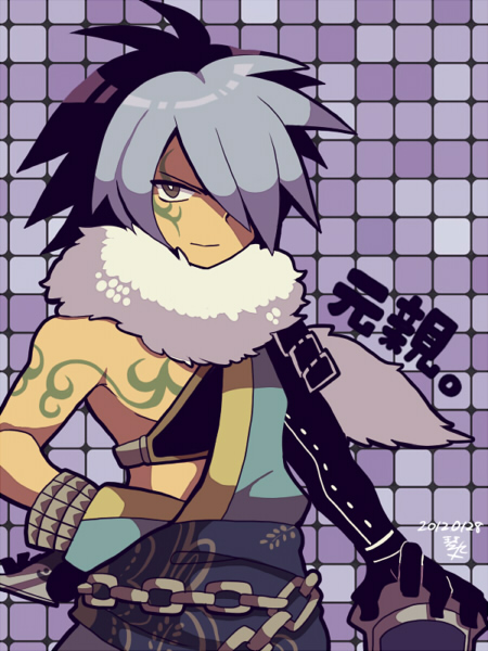 1boy black_gloves bright_pupils chain chest_tattoo fur_scarf gloves grey_eyes hair_over_one_eye japanese_clothes jia_xu kotorai looking_at_viewer male_focus multicolored_hair pectorals purple_background sengoku_musou short_hair sidepec solo tattoo translation_request two-tone_hair white_pupils