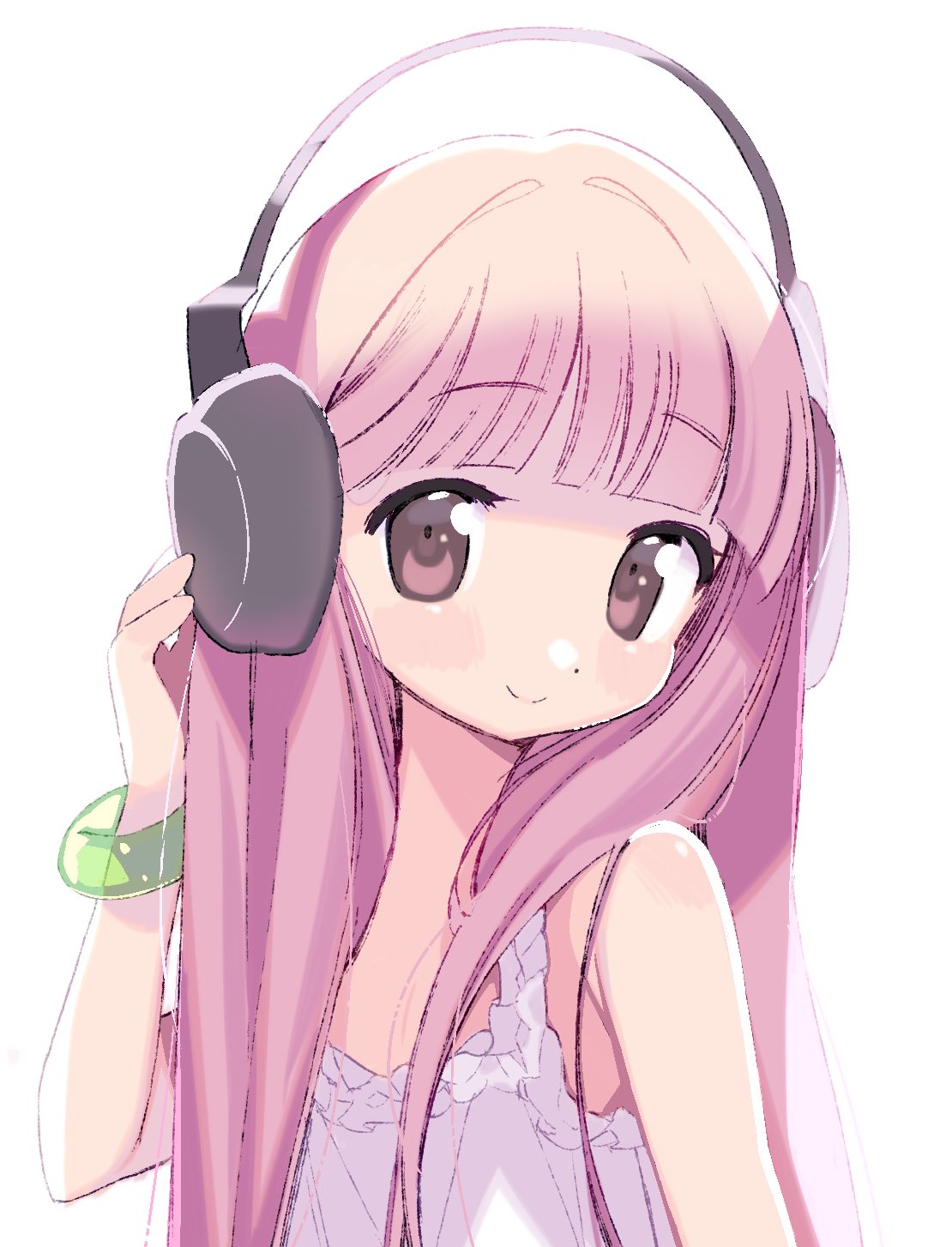 1girl bangle bare_shoulders blunt_bangs blush bracelet brown_eyes camisole headphones highres jewelry lisa_(mochi070823) long_hair looking_at_viewer original pink_hair simple_background sleeveless smile solo upper_body white_background white_camisole