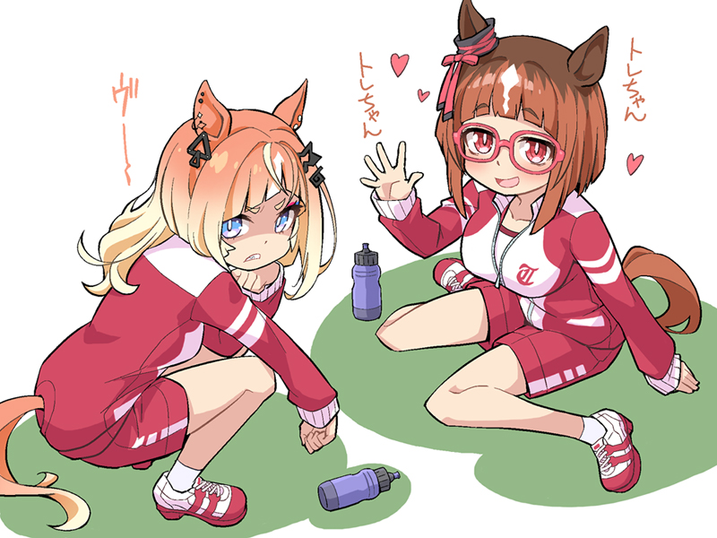 2girls animal_ears blonde_hair blue_eyes bottle breasts brown_hair clenched_teeth ear_ornament ear_piercing espoir_city_(umamusume) frown glaring gradient_hair gym_uniform heart horse_ears horse_girl horse_tail jacket long_hair long_sleeves medium_breasts multicolored_hair multiple_girls nino_(ninouchi_irazu) open_mouth partially_unzipped piercing red_eyes red_footwear red_jacket red_shorts shaded_face shoes short_hair shorts sitting small_breasts smile sneakers squatting tail tail_through_clothes teeth track_jacket transcend_(umamusume) translation_request umamusume wariza water_bottle waving