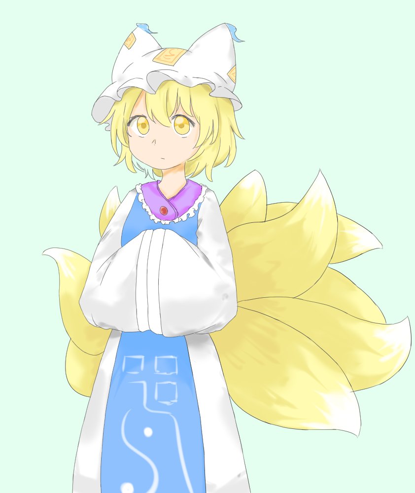 1girl blonde_hair commentary_request fox_tail green_background hands_in_opposite_sleeves hat kitsune mob_cap multiple_tails pitti_(bunchou_no_negura) robe solo tabard tail touhou white_robe wide_sleeves yakumo_ran yellow_eyes