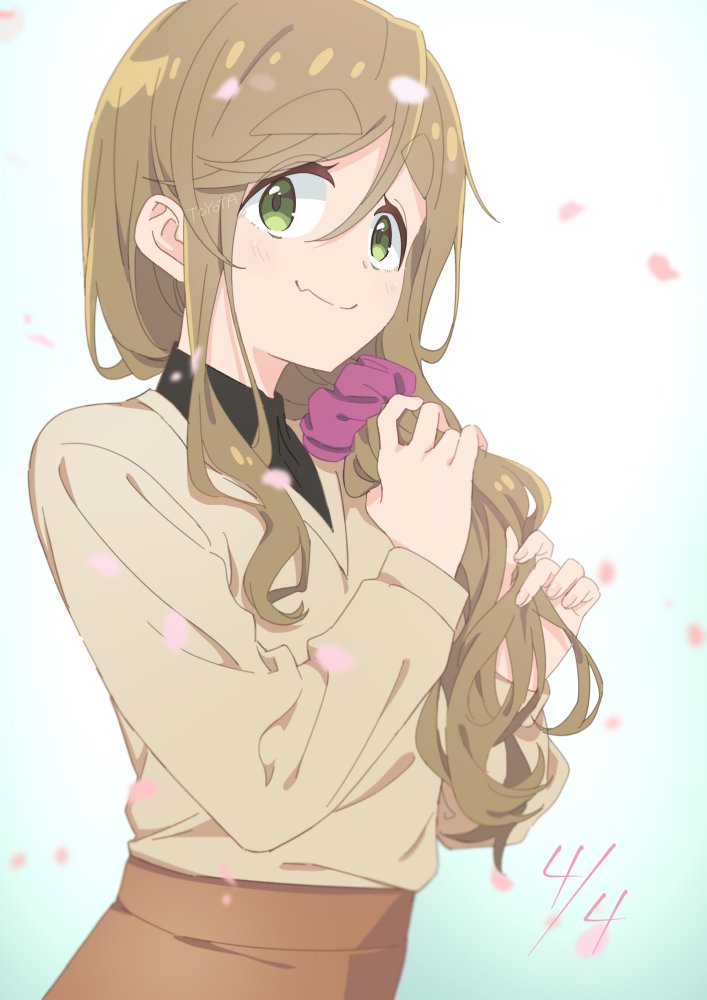 1girl artist_name black_shirt commentary fang green_eyes hair_ornament hair_over_shoulder hair_scrunchie inuyama_aoi long_hair long_sleeves low-tied_long_hair petals purple_scrunchie scrunchie shirt skin_fang smile solo standing thick_eyebrows toyota_akiko upper_body vest yellow_vest yurucamp