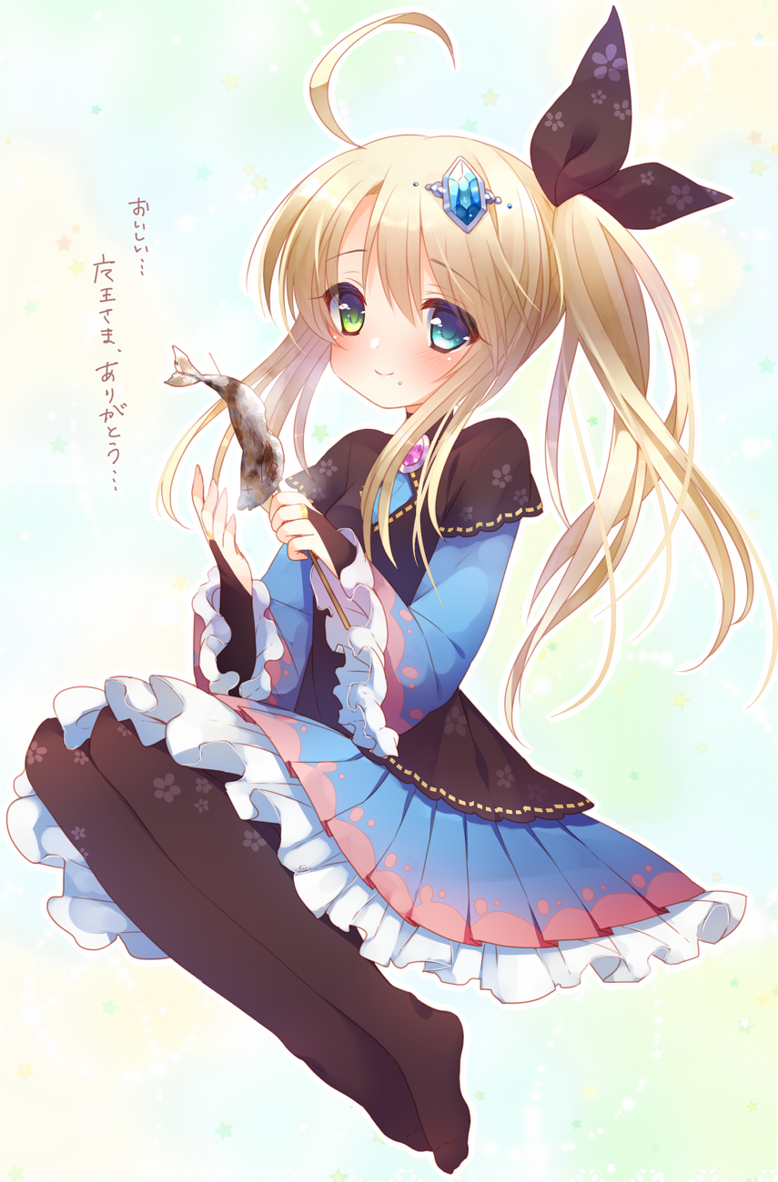 1girl ahoge black_bow black_dress black_pantyhose black_sleeves blonde_hair blue_background blue_dress blue_eyes blue_gemstone blue_sleeves blush bow character_request cleavage_cutout closed_mouth clothing_cutout commentary_request dress eyelashes fish floral_print flower flower_brooch food frilled_dress frilled_sleeves frills full_body gem gem_hair_ornament green_background green_eyes hair_bow heterochromia highres holding holding_food layered_dress layered_sleeves long_hair long_sleeves looking_at_viewer magia_break mole mole_under_mouth outline pantyhose pink_flower pink_rose pleated_skirt ribbon-trimmed_dress rose short_dress short_over_long_sleeves short_sleeves side_ponytail sidelocks sitting skirt sleeves_past_wrists smile solo translation_request two-tone_background usamata white_outline yokozuwari