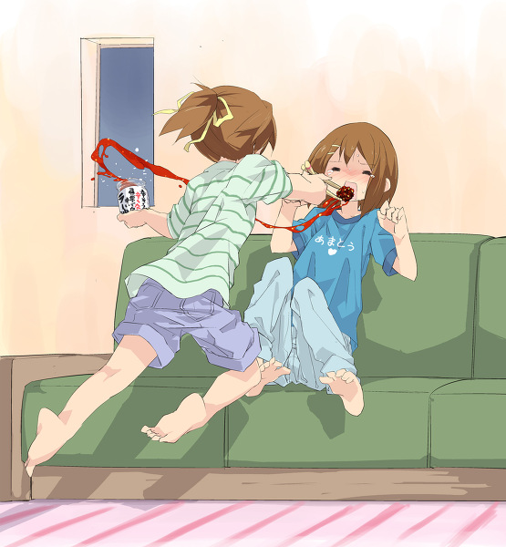 2girls food hirasawa_ui hirasawa_yui k-on! multiple_girls