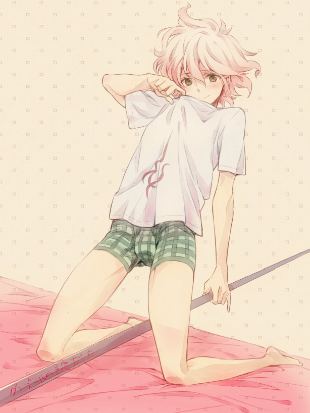 1boy blush boxers bulge dangan_ronpa gucce222 komaeda_nagito male smile super_dangan_ronpa_2 t-shirt underwear white_hair yellow_eyes