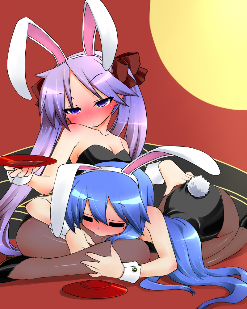 =_= animal_ears ass ass_grab blush bunny_ears bunnysuit drunk high_heels hiiragi_kagami izumi_konata kogaku_kazuya lucky_star multiple_girls pantyhose sake saliva saucer shoes wrist_cuffs yuri