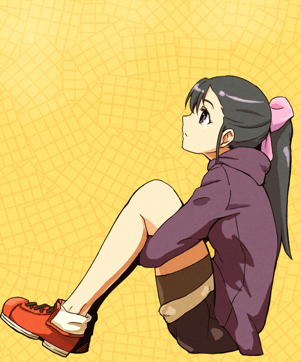 bike_shorts black_hair bow hair_bow hoodie leg_hug long_hair looking_up original ponytail profile shiba_murashouji shorts sitting solo yellow_background