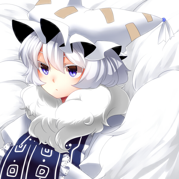 alternate_color alternate_hair_color bad_id blue_eyes bust colored_eyelashes fox_tail fur_trim hands_in_sleeves hat multiple_tails portrait slit_pupils solo tail touhou white_hair yakumo_ran yutazou