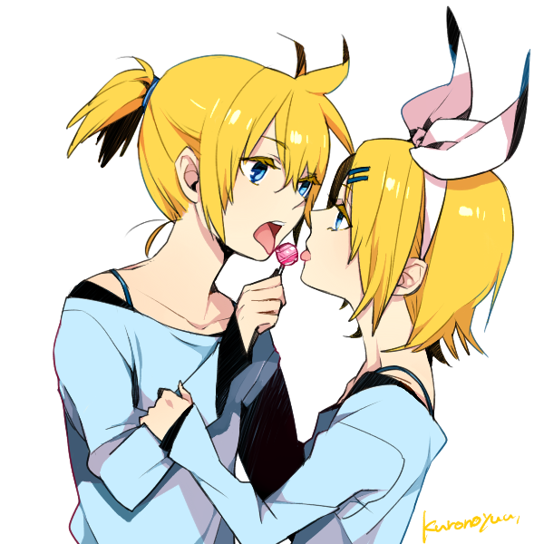 blue_eyes candy hair_ribbon kagamine_len kagamine_rin kurono_yuu lollipop open_mouth ponytail ribbon short_hair siblings signature simple_background teeth tongue twins vocaloid