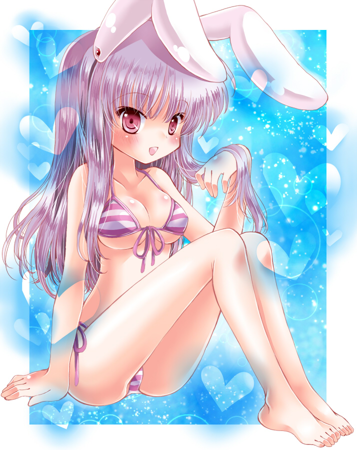 animal_ears arm_support bad_id bare_legs barefoot bikini blush body_blush breasts bunny_ears cleavage feet front-tie_top hand_in_hair hands heart legs open_mouth pink_eyes pink_hair reisen_udongein_inaba seidou_(tukinomiyako) side-tie_bikini smile solo string_bikini striped striped_bikini striped_swimsuit swimsuit touhou