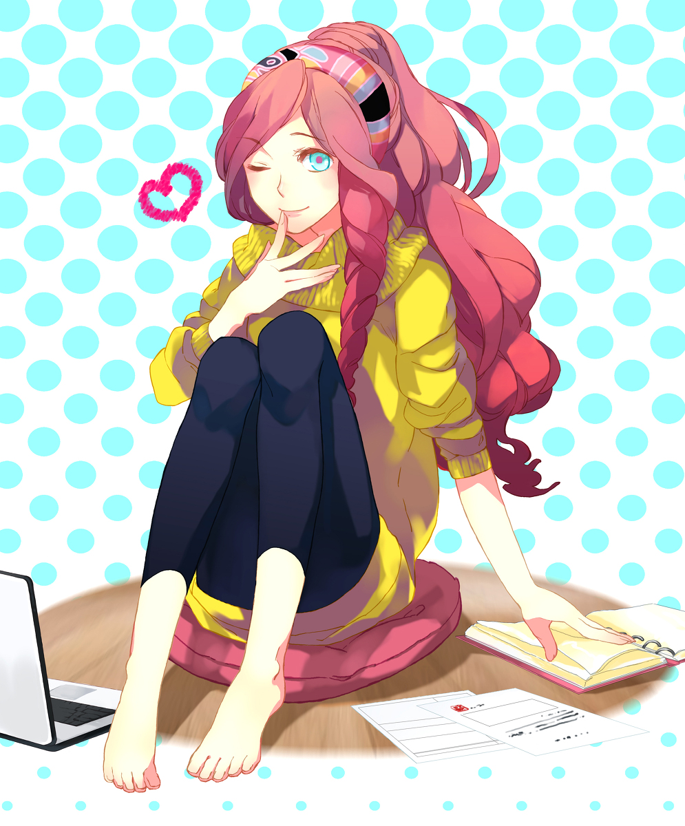 barefoot book computer crossdressing crossdressinging hairband heart highres laptop long_hair male pink_hair sitting smile solo trap tsukimiya_ringo uta_no_prince-sama wink