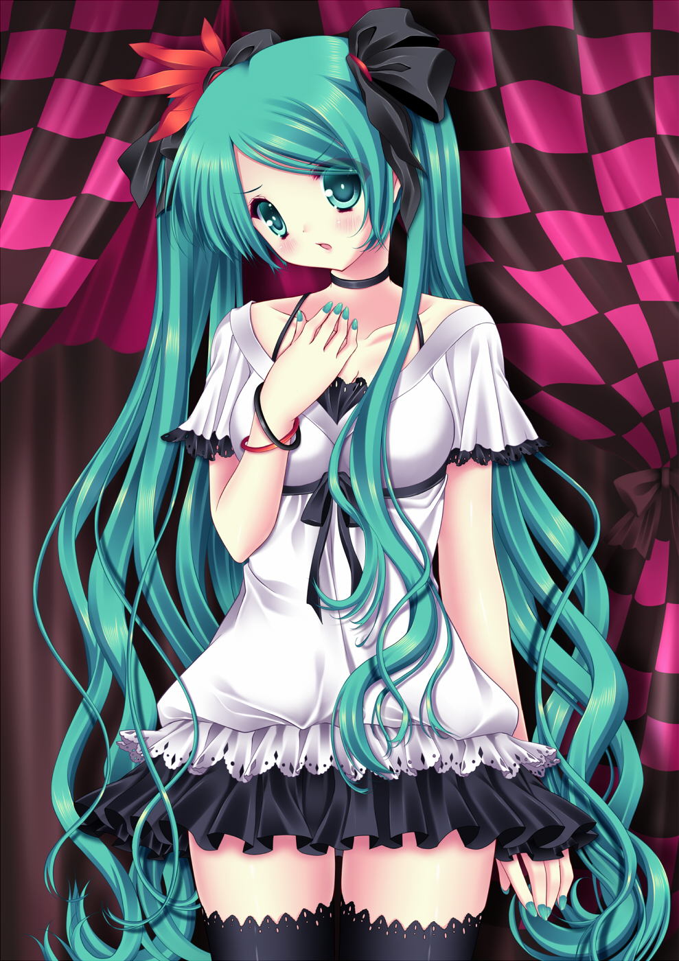 bracelet checkered checkered_background choker green_eyes green_hair hand_on_own_chest hatsune_miku highres jewelry long_hair shira_yuri shirato_sayuri skirt solo spring_onion twintails very_long_hair vocaloid world_is_mine_(vocaloid)