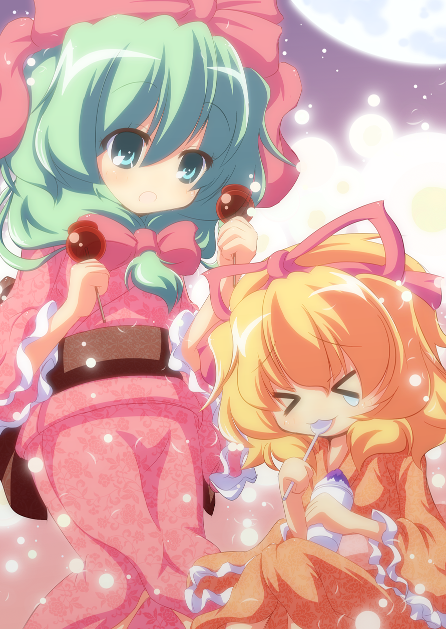 &gt;_&lt; alternate_costume aqua_eyes blonde_hair bow candy candy_apple closed_eyes eyes_closed front_ponytail green_eyes green_hair hair_bow hair_ornament hair_ribbon highres japanese_clothes kagiyama_hina kimono light_particles lollipop long_hair long_sleeves medicine_melancholy multiple_girls nullpooo open_mouth ribbon shaved_ice short_hair sitting standing sweatdrop tears touhou wide_sleeves