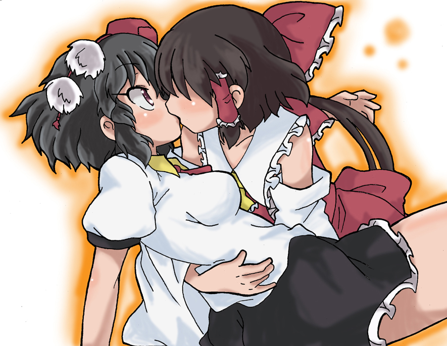 2girls black_hair blue_eyes bow hakurei_reimu kissing multiple_girls shameimaru_aya touhou yuri