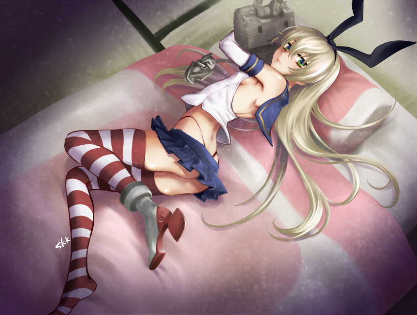 1girl anchor bare_shoulders bed black_panties blonde_hair blush breasts elbow_gloves gloves green_eyes hair_ribbon hairband highres kantai_collection long_hair looking_at_viewer lying miniskirt on_side panties personification pillow ribbon sailor_collar shimakaze_(kantai_collection) shoukaki_(earthean) sideboob skirt solo striped striped_legwear thighhighs underwear white_gloves