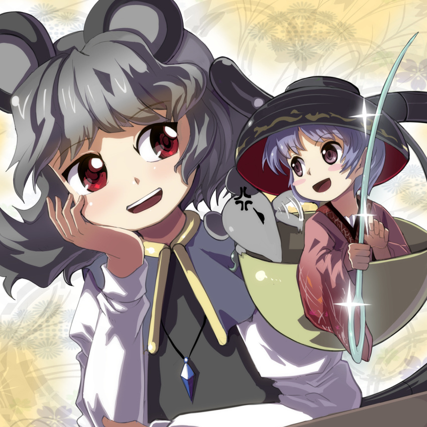 2girls anger_vein animal_ears basket blush_stickers bowl brown_eyes capelet gem grey_hair hand_on_own_cheek hat highres jewelry lavender_hair long_sleeves minigirl mouse mouse_ears mouse_tail multiple_girls nazrin necklace needle open_mouth pendant red_eyes shope short_hair smile sukuna_shinmyoumaru tail touhou wide_sleeves