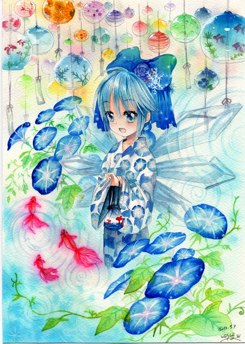 1girl alternate_costume bag blue_eyes blue_hair bow cirno colored_pencil_(medium) fish floral_print flower hair_bow hair_flower hair_ornament highres ice ice_wings japanese_clothes kimono long_sleeves mosho open_vest signature smile solo touhou traditional_media water watercolor_(medium) wide_sleeves wind_chime wings yukata