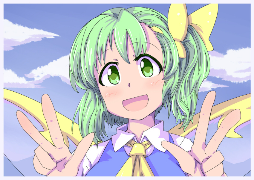 1girl ascot blue_sky blush bow clouds cloudy_sky daiyousei double_v eruichi_(redphantom) fairy_wings green_eyes green_hair hair_bow hair_ornament hairclip head_tilt open_mouth short_hair side_ponytail sky smile solo touhou v wings