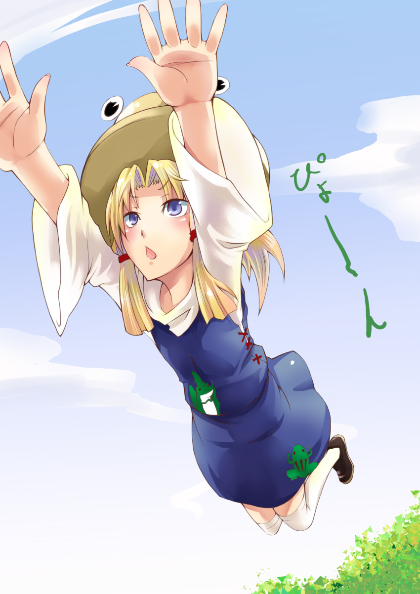 &gt;:o blonde_hair blue_eyes eyes foreshortening hands hat highres jumping moriya_suwako outstretched_arms outstretched_hand over-kneehighs short_hair sky solo sukocchi thigh-highs thighhighs touhou zettai_ryouiki