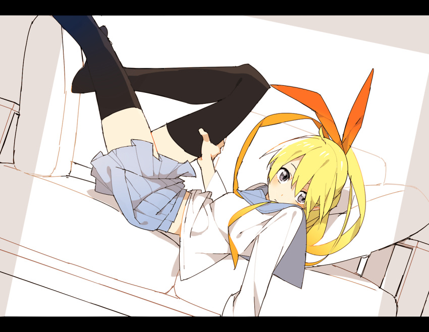 black_legwear blonde_hair couch hair_ribbon hand_on_thigh kirisaki_chitoge long_hair looking_at_viewer lying nisekoi on_back ribbon school_uniform skirt thigh-highs