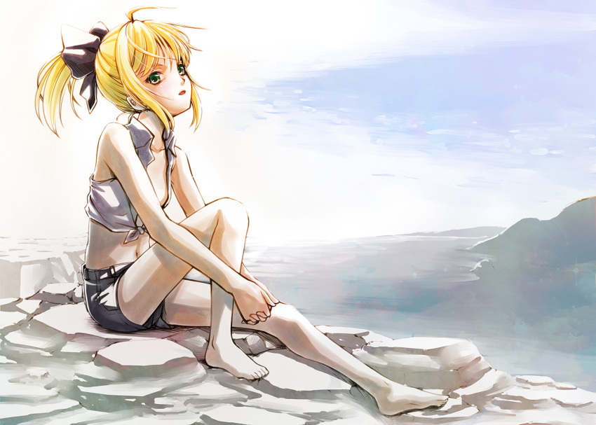 1girl ahoge barefoot blonde_hair bow fate/stay_night fate_(series) green_eyes hair_bow long_hair midriff ocean ponytail saber shorts sitting solo tied_shirt uraomote