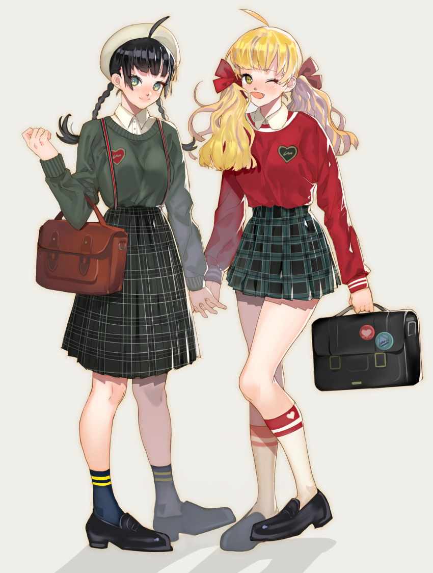 2girls ahoge aruterra badge bag beret black_hair blonde_hair bow braid button_badge fang green_eyes hair_ribbon hat highres holding_hands interlocked_fingers kneehighs loafers long_hair looking_at_viewer multiple_girls one_eye_closed original plaid ribbon shoes simple_background skirt smile suspenders sweater twin_braids twintails wavy_hair white_background