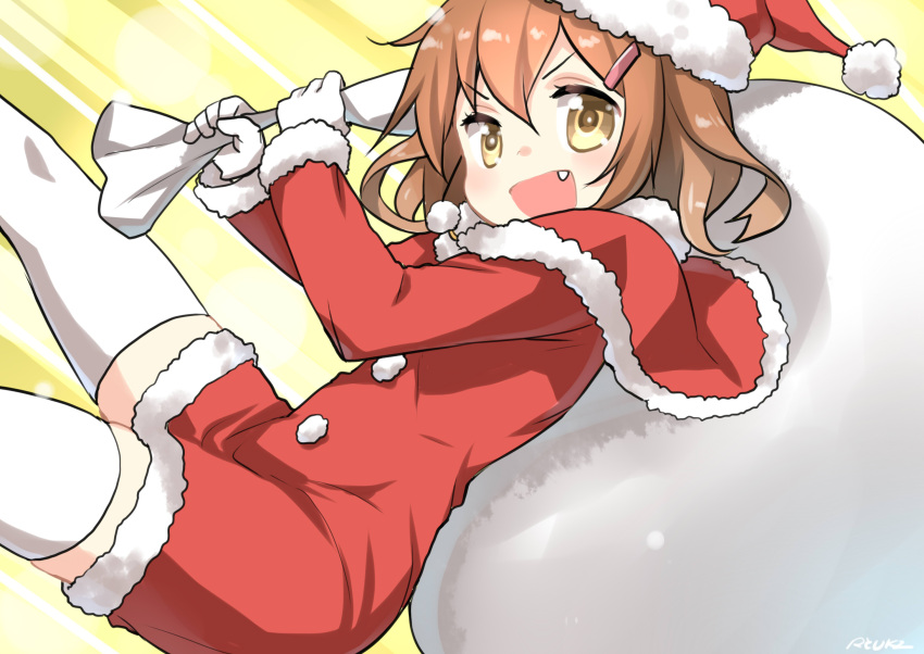 1girl artist_name brown_hair christmas fang fur_trim hair_ornament hairclip hat highres ikazuchi_(kantai_collection) kantai_collection looking_at_viewer open_mouth over_shoulder ryuki_(ryukisukune) sack santa_costume santa_hat short_hair signature solo thigh-highs white_legwear yellow_eyes