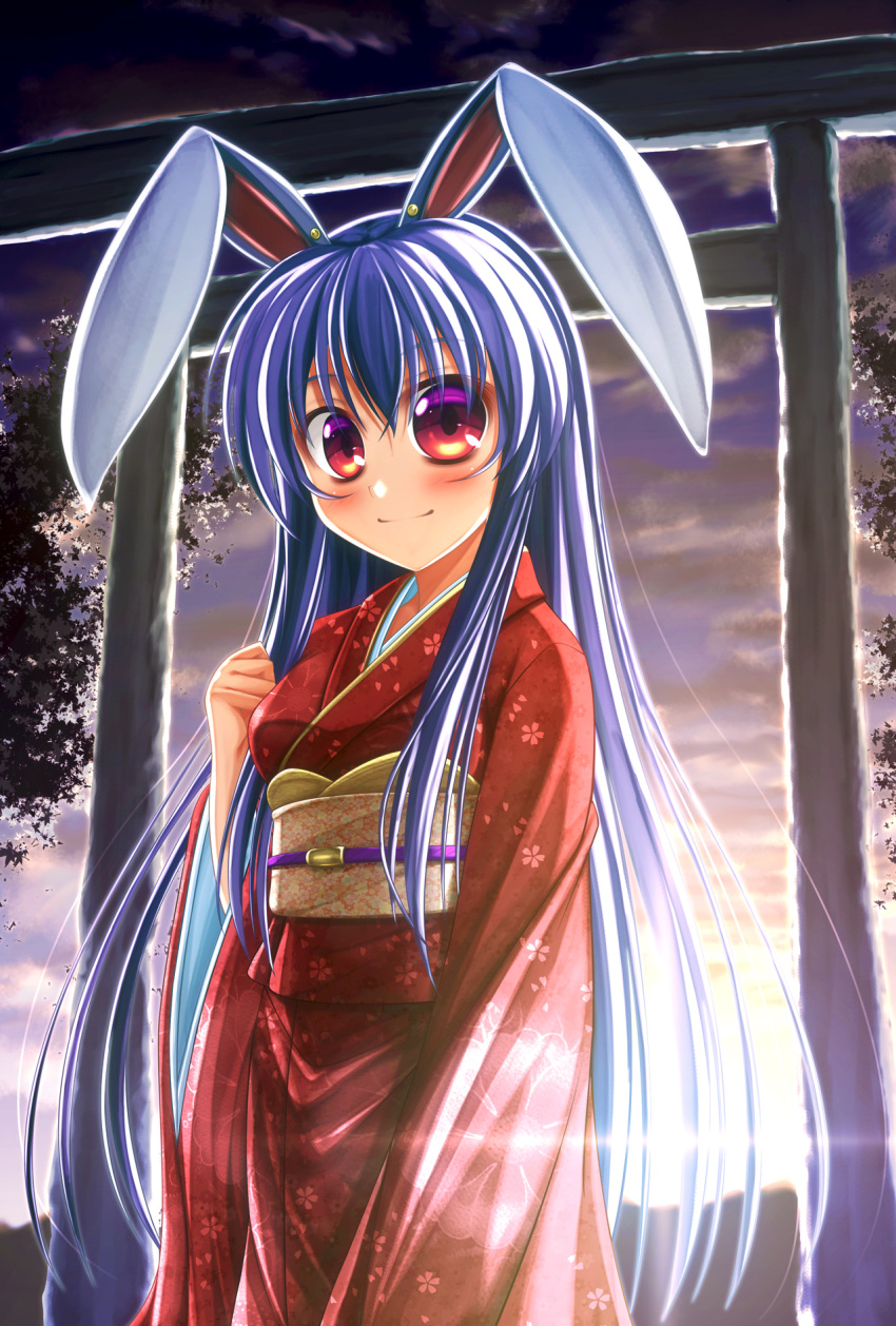 1girl animal_ears blush breasts hatomura_(tareneko_club) highres japanese_clothes kimono lavender_hair light_smile long_hair looking_at_viewer obi rabbit_ears red_eyes reisen_udongein_inaba sash sun temple_gate touhou yukata