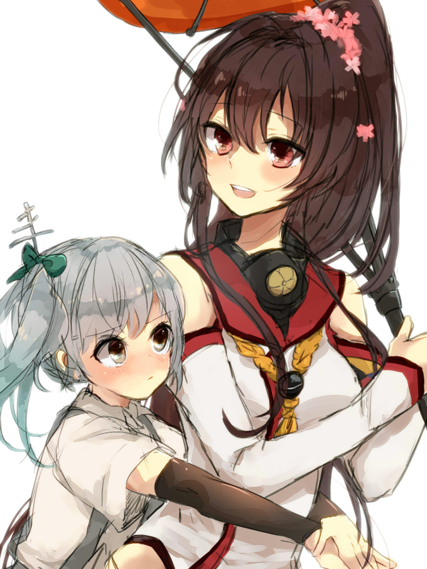 2girls arm_warmers bangs bare_shoulders blunt_bangs blush bow brown_hair bust collarbone detached_sleeves flower furumachi_kyuu hair_bow hair_flower hair_ornament headgear high_ponytail highres hug kantai_collection kasumi_(kantai_collection) looking_at_another multiple_girls oriental_umbrella sailor_collar side_ponytail silver_hair simple_background suspenders umbrella white_background yamato_(kantai_collection)